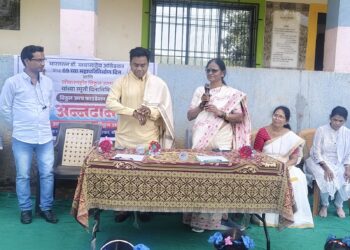 महापरिनिर्वाण दिनानिमित्त आदिवासी आश्रमशाळेत अन्नदान.!!!