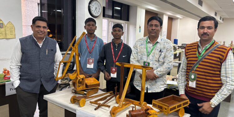 राष्ट्रीय कला उत्सव स्पर्धेत एस.के.पवार विद्यालयाचा देशातून पाचवा क्रमांक