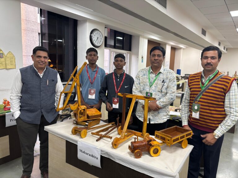 राष्ट्रीय कला उत्सव स्पर्धेत एस.के.पवार विद्यालयाचा देशातून पाचवा क्रमांक