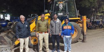 अवैध वाळू चोरीच्या कारवाईस गेलेल्या महसूल व पोलिसांच्या पथकावर हल्ला.हुज्जतबाजी,धमकी आणि दगडफेक , जेसीबी, दोन डंपर, ट्रॅक्टरसह ३७ लाखांचा मुद्देमाल जप्त.!!!