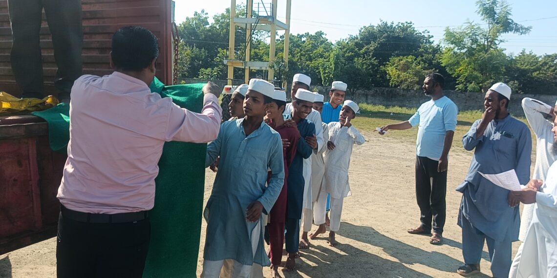 समाजातील ऊब जपणारे हात — ब्लॅंकेट वितरणाचा संदेश.भडगाव शहरातील दारुल उलूम मदरशात १०० गरजू विद्यार्थ्यांना ब्लॅंकेटचे वाटप.!!!