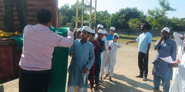 समाजातील ऊब जपणारे हात — ब्लॅंकेट वितरणाचा संदेश.भडगाव शहरातील दारुल उलूम मदरशात १०० गरजू विद्यार्थ्यांना ब्लॅंकेटचे वाटप.!!!