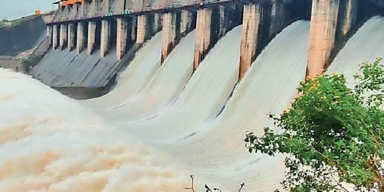 गुजरातकडे जाणारे पाणी आता आपल्या शेतात नार–पार–गिरणा नदी जोड प्रकल्पाला मुहूर्त; नाशिक–जळगावचा कायापालट.!!!