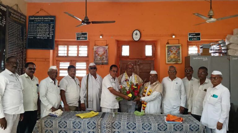 भडगाव शेतकरी सहकारी संघाच्या चेअरमन पदि राजेंद्र परदेशी तर व्हाईस चेअरमन पदि हिरामण पाटोळे यांची निवड. 