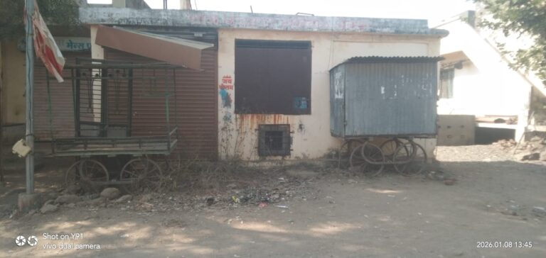 महिंदळे येथील प्रवाशी निवाऱ्यात ग्रामपंचयातीचे आतिक्रमण; बस स्टॅन्ड मध्ये बसवले जल शुद्धीकारण मशीन.!!!    