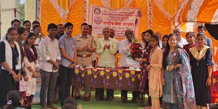 देशमुख महाविद्यालयाच्या राष्ट्रीय सेवा योजना विशेष हिवाळी श्रमसंस्कार शिबिराचा समारोप.!!!