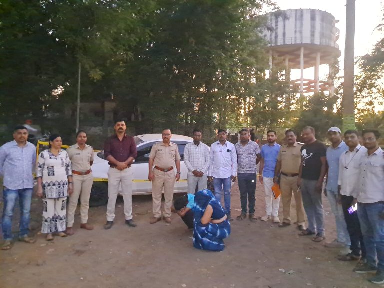 भडगाव हादरले! जुन्या पारोळा रोडवर कारमधून १० पुडी एमडी ड्रग्स जप्त; महिलेसह दोघांना अटक