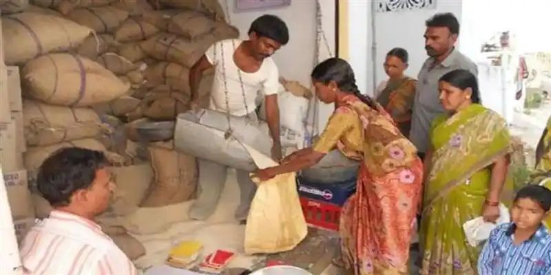 रेशन कार्डधारकांसाठी दिलासादायक निर्णय; एप्रिलमध्ये तिप्पट धान्य वाटप.?