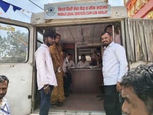 आमडदे येथे फिरते विधी न्यायालय व कायदेविषयक जनजागृती शिबिर संपन्न
