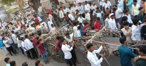 कासोदा येथे अक्षय तृतीये निमित्त पारंपरिक बारागाडा ओढण्याचा सोहळा उत्साहात