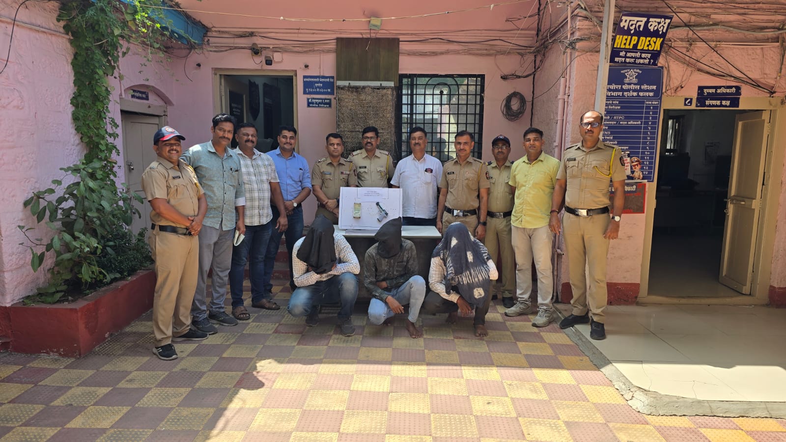 दिवसा ढवळ्या जबरी चोरी करणारे आरोपी पाचोरा पोलिसांच्या जाळ्यात.!!! 1 IMG 20260616 WA1274