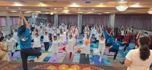 मुंबईसह महाराष्ट्रभर आंतरराष्ट्रीय योगदिन उत्साहात साजरा 3 IMG 20260621 WA1435