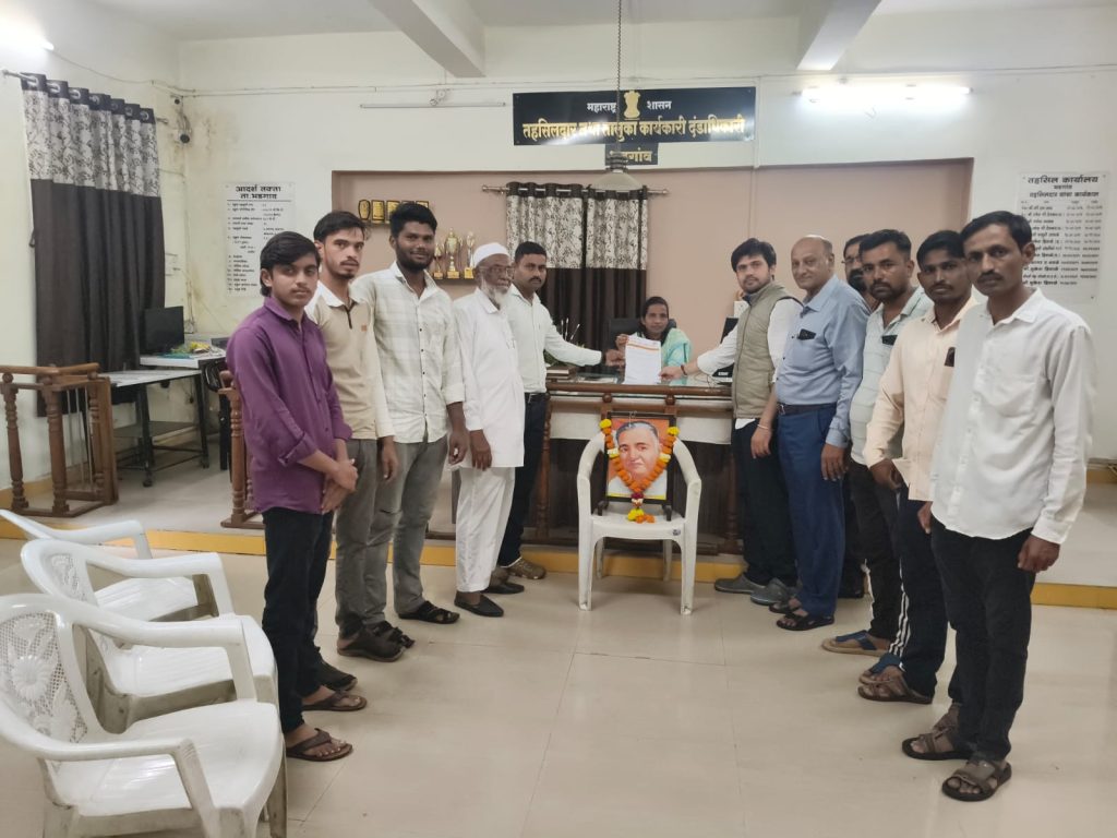 भडगाव तालुक्यात अतिवृष्टीने झालेल्या नुकसानीचे तातडीने पंचनामे करा; युवक काँग्रेसचे तहसीलदारांना निवेदन.!!! 3 IMG 20260803 WA1003