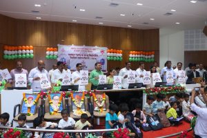 शिक्षणाचे स्वप्न उराशी बाळगून मोठे व्हा— जलसंपदा मंत्री ना. गिरीष महाजन,महाराष्ट्र राज्य मराठी पत्रकार संघ व प्रज्ञावंत फाउंडेशनच्या शैक्षणिक साहित्य वाटप उपक्रमाचे केले कौतुक 4 IMG 20260810 WA1341